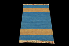 Load image into Gallery viewer, Kilim indiano autentico moderno e originale, 90x60 cm