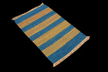 Load image into Gallery viewer, Kilim indiano autentico moderno e originale, 90x60 cm