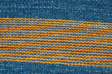 Load image into Gallery viewer, Kilim indiano autentico moderno e originale, 90x60 cm
