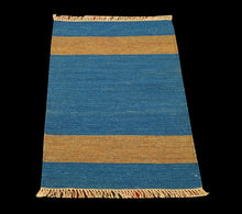 Load image into Gallery viewer, Kilim indiano autentico moderno e originale, 90x60 cm