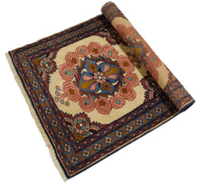 Carica l'immagine nel visualizzatore di Gallery, Tappeto Originale annodato a mano CM 127X64