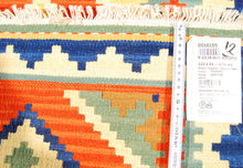 Carica l'immagine nel visualizzatore di Gallery, Originale kilim fatto a mano 122x61CM