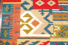 Lade das Bild in den Galerie-Viewer, Original Authentic Hand Made Carpet 200x140 CM