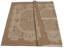 Carica l'immagine nel visualizzatore di Gallery, Carpets Needl point classic floreal francia design 183x122 cm