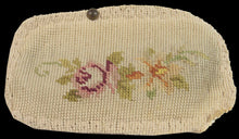 Carica l'immagine nel visualizzatore di Gallery, Antico Francese mezzopunto classico floreale - cm 20x12