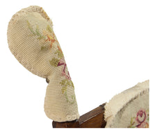 Carica l'immagine nel visualizzatore di Gallery, Antico Francese mezzopunto classico floreale - cm 20x12