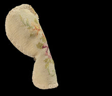 Carica l'immagine nel visualizzatore di Gallery, Antico Francese mezzopunto classico floreale - cm 20x12