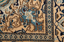 Carica l&#39;immagine nel visualizzatore di Gallery, Authentic original hand knotted carpet 210x195 CM
