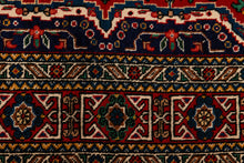 Carica l'immagine nel visualizzatore di Gallery, Authentic original hand knotted carpet 190x132 CM