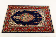 Lade das Bild in den Galerie-Viewer, Authentic original hand knotted carpet 190x145 CM