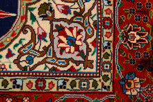 Carica l'immagine nel visualizzatore di Gallery, Authentic original hand knotted carpet 190x145 CM