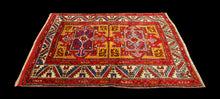 Lade das Bild in den Galerie-Viewer, Hand Made Turkye Carpets 165x125 CM
