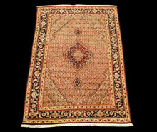 Carica l'immagine nel visualizzatore di Gallery, Original Hand Made Carpets Tapis Teppich 165x97