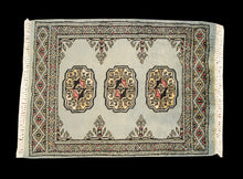 Carica l'immagine nel visualizzatore di Gallery, Kashmir Wool Carpet CM 60x45 Pakistan Rugs