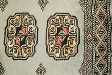 Carica l'immagine nel visualizzatore di Gallery, Kashmir Wool Carpet CM 60x45 Pakistan Rugs
