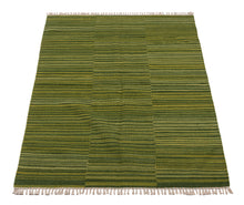 Carica l'immagine nel visualizzatore di Gallery, New Design Original Authentic Hand Made Kilim India 205x135 CM