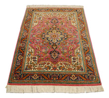 Lade das Bild in den Galerie-Viewer, Authentic original hand knotted carpet Extra fine 147x102 CM