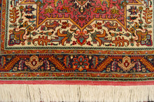 Lade das Bild in den Galerie-Viewer, Authentic original hand knotted carpet Extra fine 147x102 CM