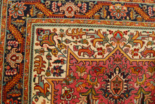 Lade das Bild in den Galerie-Viewer, Authentic original hand knotted carpet Extra fine 147x102 CM