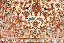Carica l'immagine nel visualizzatore di Gallery, Rectangular Hand knotted carpet Original Colors 150x103 CM