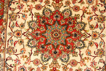 Carica l'immagine nel visualizzatore di Gallery, Rectangular Hand knotted carpet Original Colors 150x103 CM