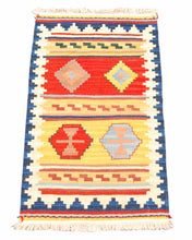 Lade das Bild in den Galerie-Viewer, Kilim Original Authentic Hand Made 80x50 CM