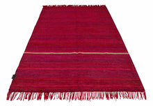 Lade das Bild in den Galerie-Viewer, New Design Original Authentic Hand Made kilim Silk India 230x160 CM