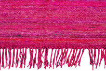 Lade das Bild in den Galerie-Viewer, New Design Original Authentic Hand Made kilim Silk India 230x160 CM