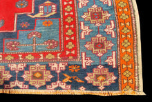 Carica l'immagine nel visualizzatore di Gallery, Hand made Antique Kazak / Shirvan / Kuba Caucasic Carpets CM 162x112