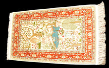 Lade das Bild in den Galerie-Viewer, Antico Tappeto Hereche / Hereke in seta 100% Misura 122x74