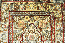 Carica l'immagine nel visualizzatore di Gallery, Antico Tappeto Hereche / Hereke in seta 100% Misura 70x43