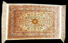 Lade das Bild in den Galerie-Viewer, Antico Tappeto Hereche / Hereke in seta 100% Misura 122x74