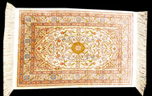 Lade das Bild in den Galerie-Viewer, Antico Tappeto Hereche / Hereke in seta 100% Misura 122x74