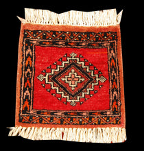 Carica l'immagine nel visualizzatore di Gallery, Tappeto Autentico Originale Annodato a Mano Kashmir Pakistan 30x30 CM