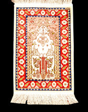 Load image into Gallery viewer, Antico Tappeto Hereche / Hereke in seta 100% Misura 122x74