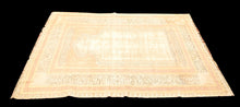 Carica l'immagine nel visualizzatore di Gallery, Antico Tappeto Ghiordes in seta 100% Misura 175x128