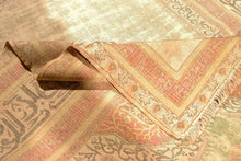 Carica l'immagine nel visualizzatore di Gallery, Antico Tappeto Ghiordes in seta 100% Misura 175x128