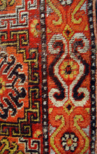 Carica l'immagine nel visualizzatore di Gallery, Tappeto Vintage Originale annodato a mano Ghashgaii CM210x105