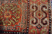 Carica l'immagine nel visualizzatore di Gallery, Tappeto Vintage Originale annodato a mano Ghashgaii CM210x105