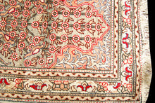 Lade das Bild in den Galerie-Viewer, Antico Tappeto Hereche / Hereke in seta 100% Misura 55x42 CM