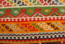 Lade das Bild in den Galerie-Viewer, Kilim Original Authentic Hand Made 160x155 CM