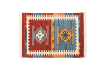 Carica l'immagine nel visualizzatore di Gallery, Originale kilim fatto a mano 90x60 CM
