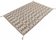 Load image into Gallery viewer, Galleria Farah1970 - 220x160 CM Kilim Autentico, Originale e Fatto a Mano Ide