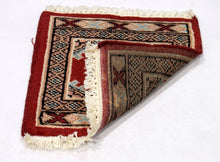 Lade das Bild in den Galerie-Viewer, Tappetino Piccolo  Lana Merinos Islamabad - 30x30 Cm (GalleriaFarah1970)
