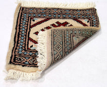 Carica l&#39;immagine nel visualizzatore di Gallery, Alfombra Carpet Tappetini Lana - 30x30 Cm (GalleriaFarah1970)
