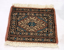 Lade das Bild in den Galerie-Viewer, Alfombra Carpet Tappetini Lana - 30x30 Cm (GalleriaFarah1970)
