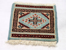 Lade das Bild in den Galerie-Viewer, Tappetino Piccolo  Lana Merinos Islamabad - 30x30 Cm (GalleriaFarah1970)
