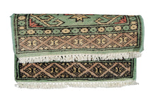 Lade das Bild in den Galerie-Viewer, Kashmir Wool Carpet CM 60x40 Pakistan Rugs
