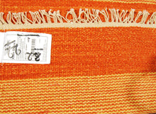 Load image into Gallery viewer, Kilim indiano autentico moderno e originale, 90x60 cm
