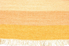 Load image into Gallery viewer, Kilim indiano autentico moderno e originale, 90x60 cm
